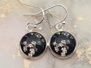 Tangs design - Black and with flowers